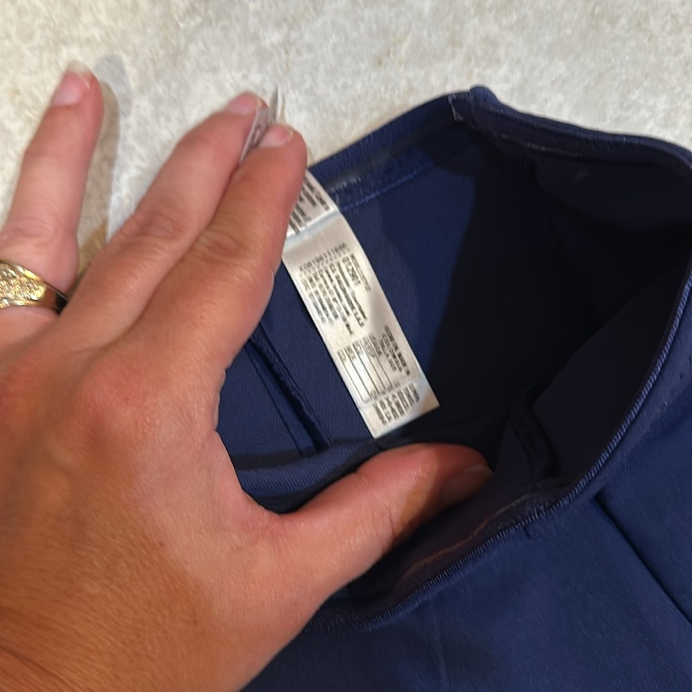 High-Waisted Navy Leggings - Picture 4 of 8